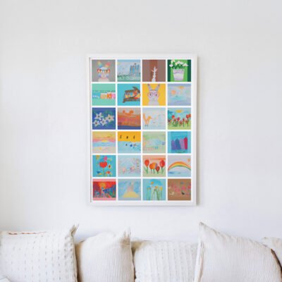 Vaikų piešinių mozaika 50x70 cm baltame rėmelyje virš sofos.